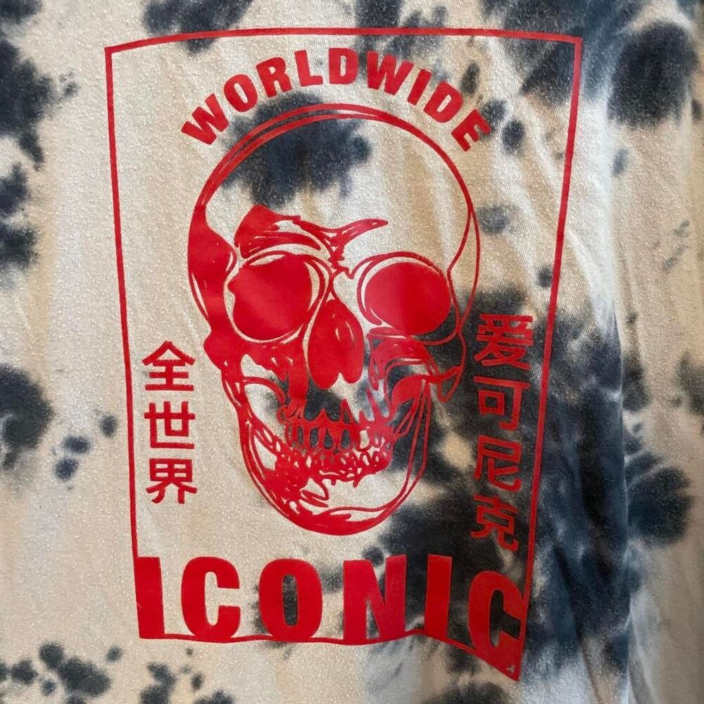 Red skull graphic tee